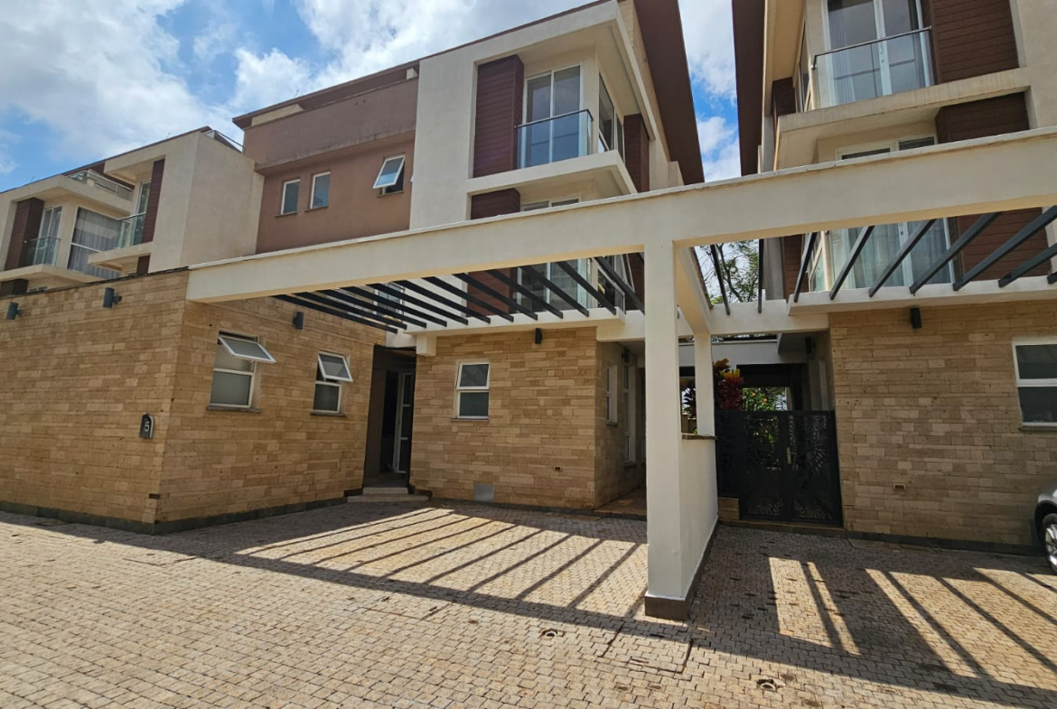 5 BEDROOM TOWNHOUSE FOR RENT IN LAVINGTON