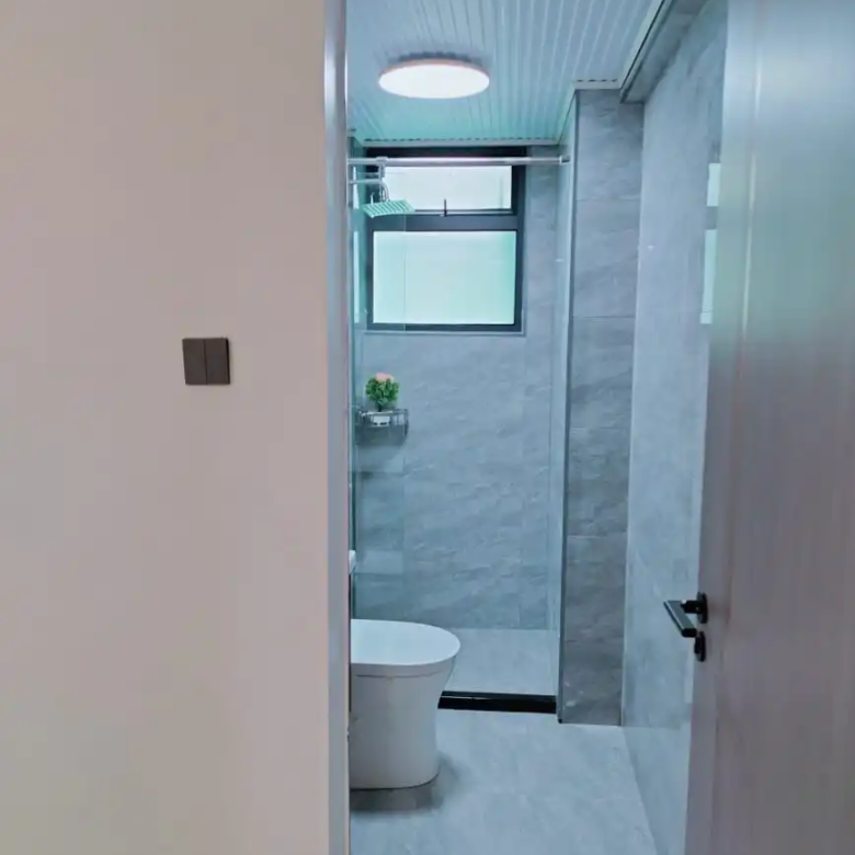 En-suite bathroom at Alina Harbour apartments in Kilimani