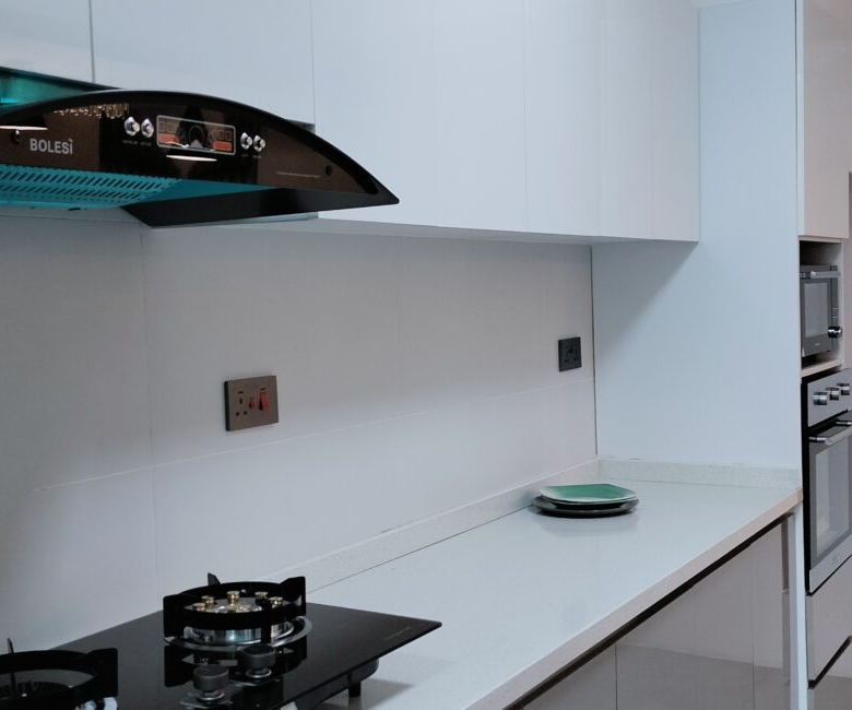 Fitted kitchen cooker and extractor at Alina Valley Apartments Kilimani