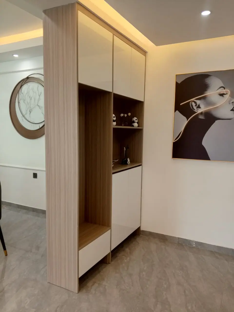 Stylish entrance lobby at Diamond Ivy Apartments