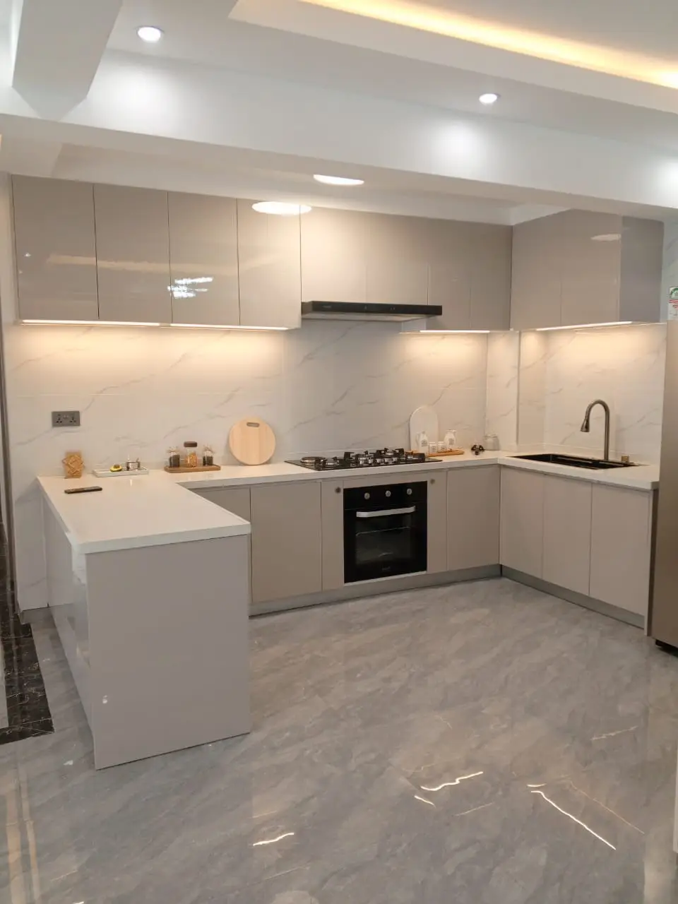 Open plan kitchen and dining at Diamond Ivy Apartments