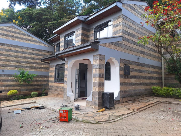 RENT 4 Bedroom Townhouse Retreat + DSQ in Lavington