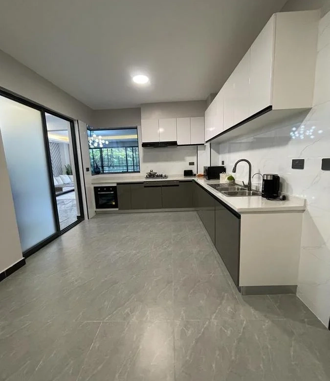 4 Bed Apartment with En Suite in Kileleshwa