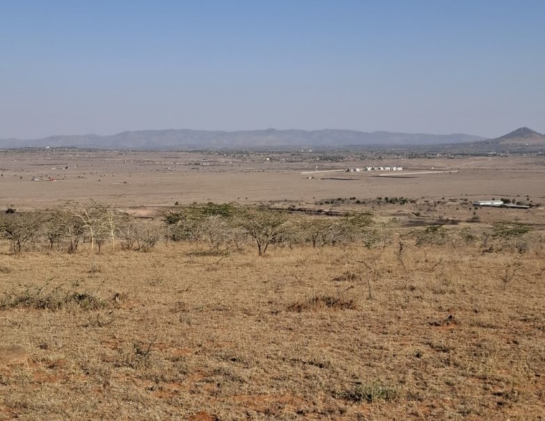 10.8 acres land for sale in Konza City Kenya view near Nairobi-Mombasa Highway
