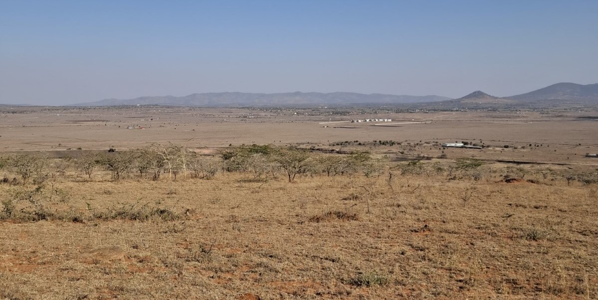 10.8 acres land for sale in Konza City Kenya view near Nairobi-Mombasa Highway