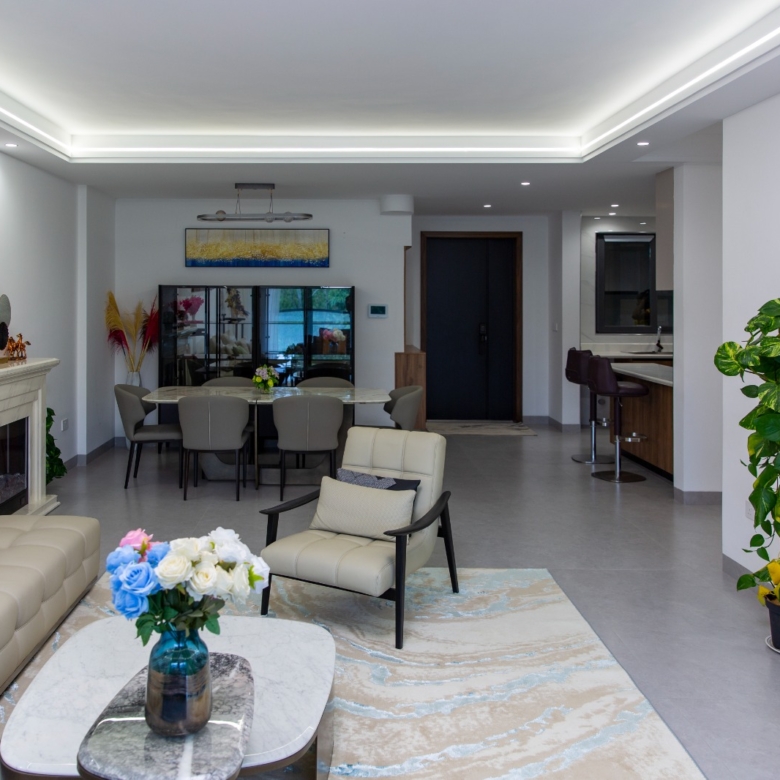 Open-plan living and dining room at Sunset Park Apartments
