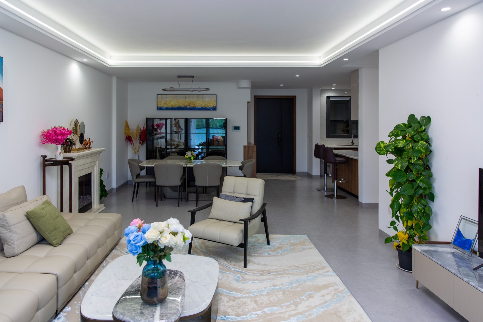 Open-plan living and dining room at Sunset Park Apartments