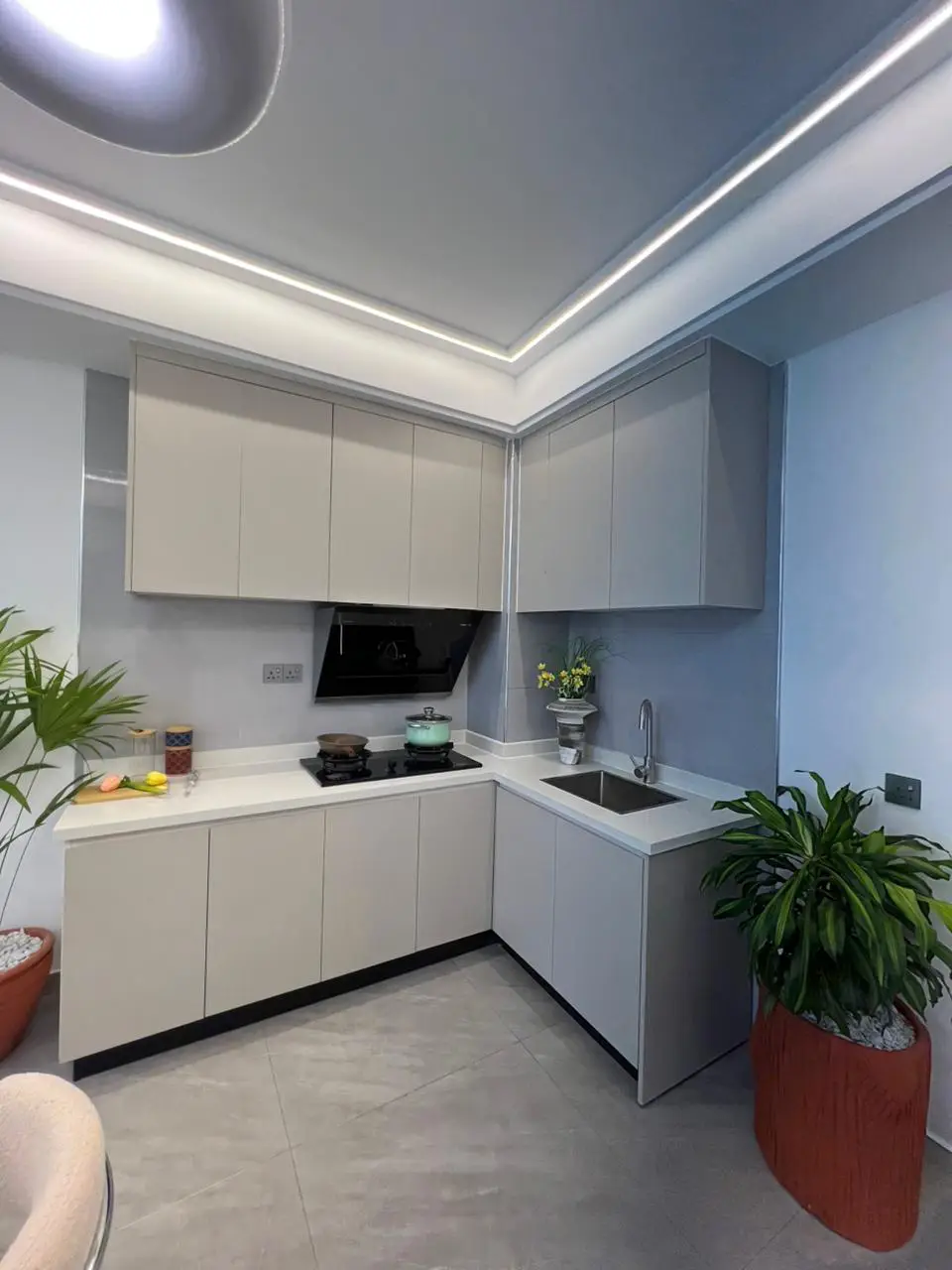 Bahari-starlet-apartments-kitchen-1