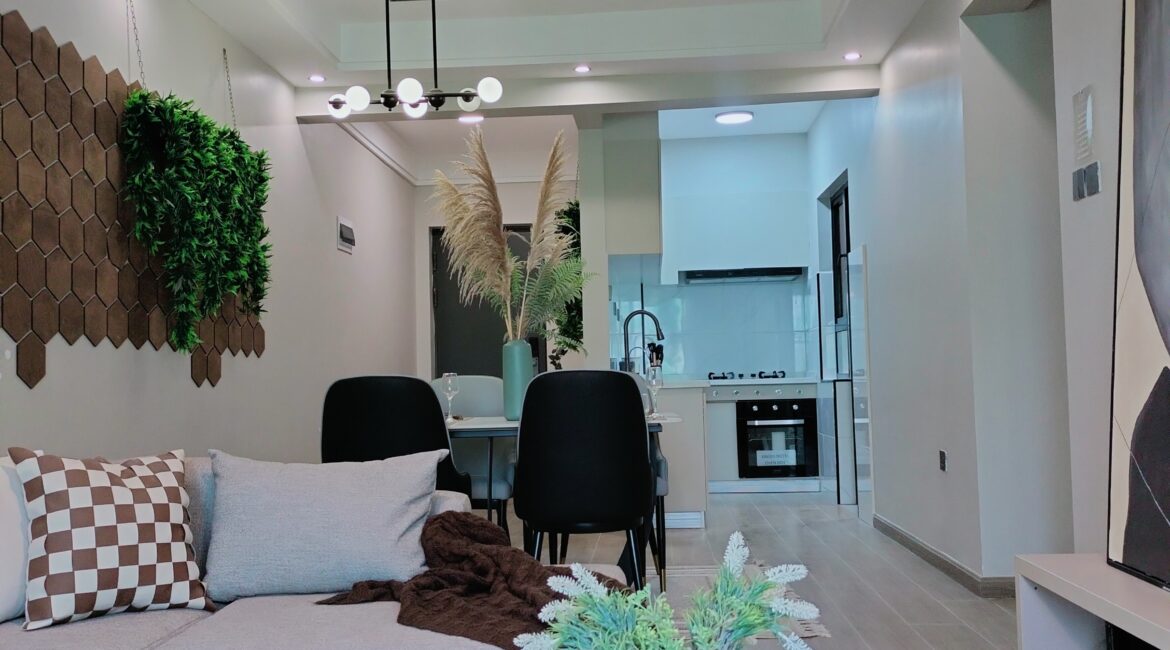 Citi Rise Residency in Westlands open plan living room with dining area and fitted kitchen