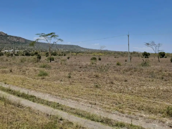200 acres land for sale in Maanzoni near Mombasa Road touching New Muthwani Road