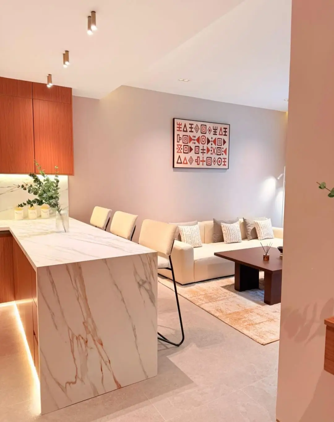 Marble kitchen island overlooking the Silva Gigiri furnished living room
